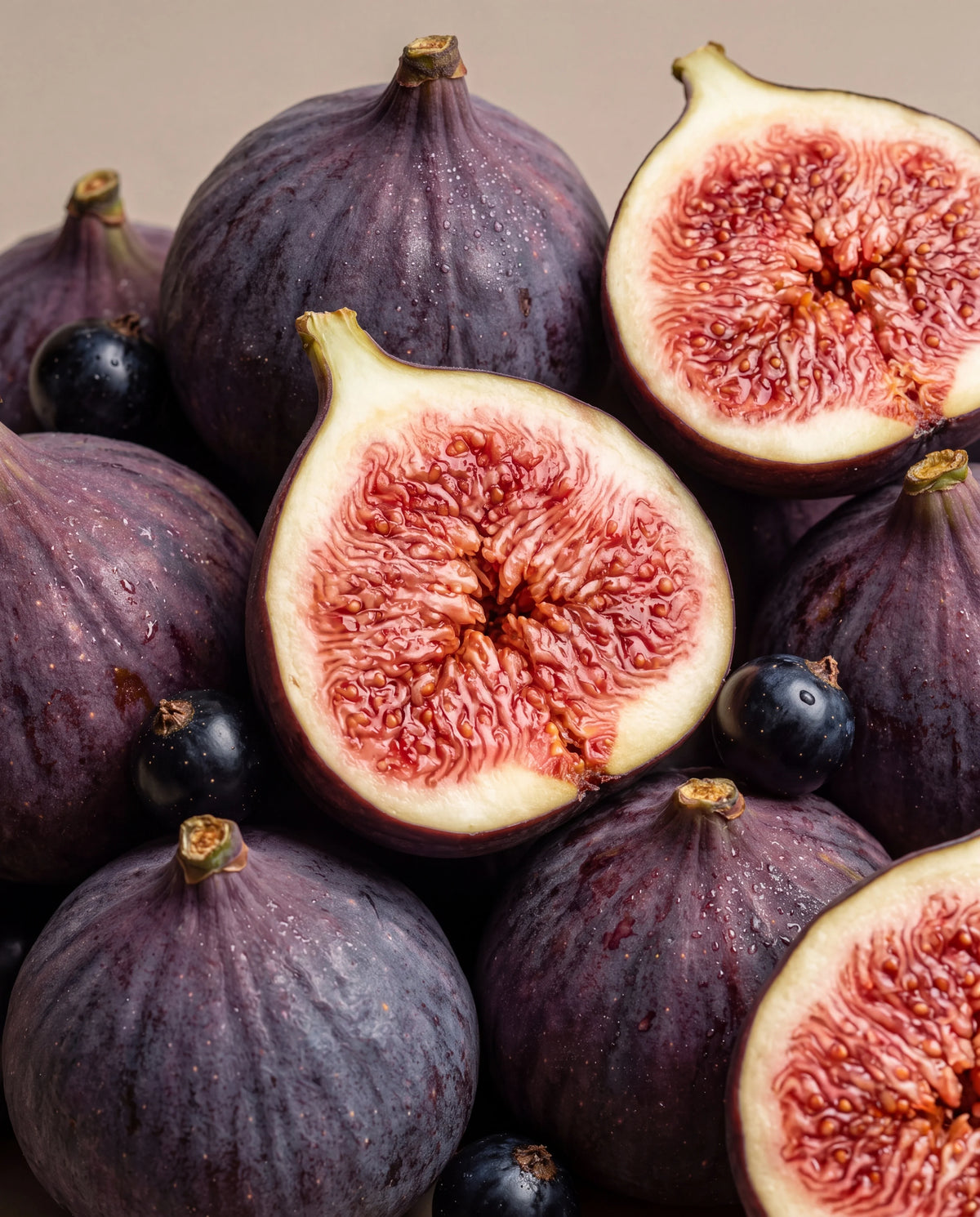 Notas de Black Fig & Cassis: higos maduros, enteros y partidos, con grosellas negras