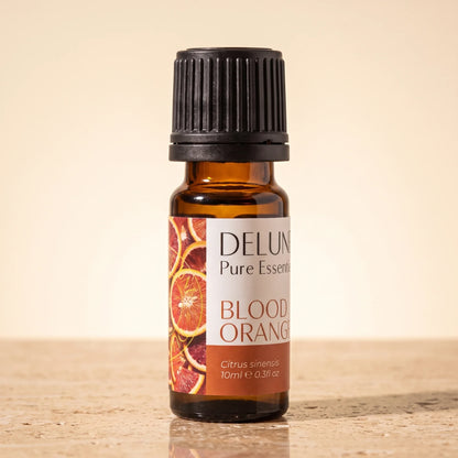 Frasco de vidrio ámbar de 10 ml de aceite esencial puro de naranja sanguina de Delune sobre piedra travertino cálida