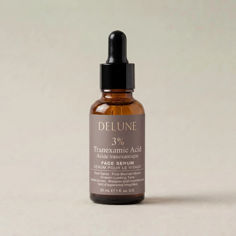 Sérum de ácido tranexámico al 3% de Delune, foto de estudio