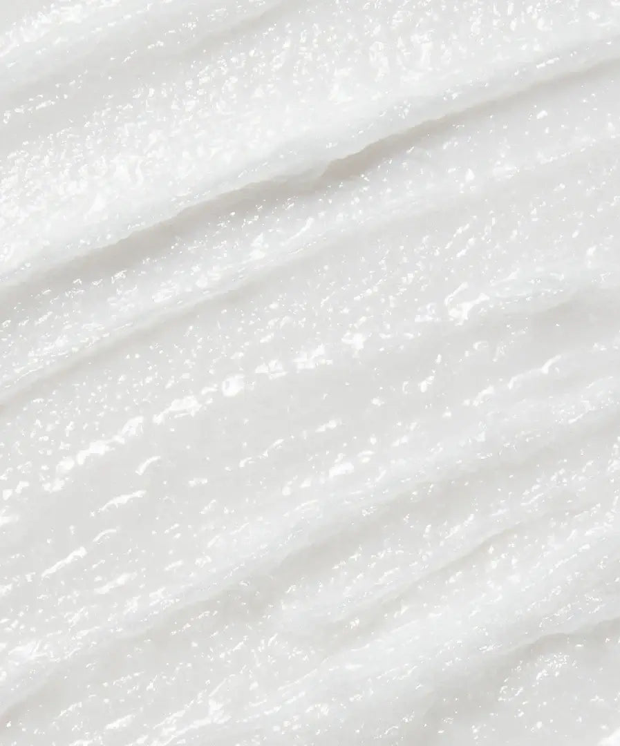 Textura rica y cremosa del limpiador Raw Coconut, en primer plano
